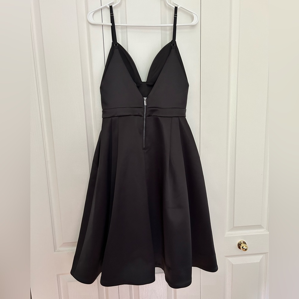 Marciano | A-Line V-Neck thick satin dress with pockets - Picture 4 of 8
